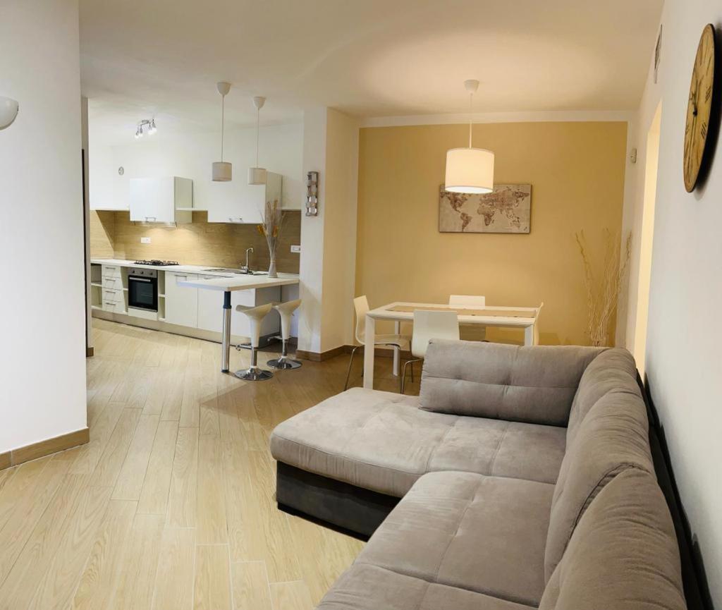 Comecasa Modern Apartment In Historical Centre Asti Eksteriør billede